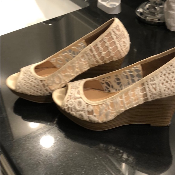 Moderate use American Eagle wedges - Picture 2 of 6